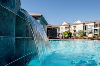 Pool fountain at Harbor Island Apartments, Memphis, TN, 38103